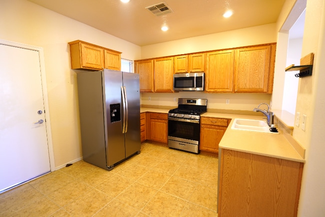 Foto del edificio - 2558 Divine Sky Dr