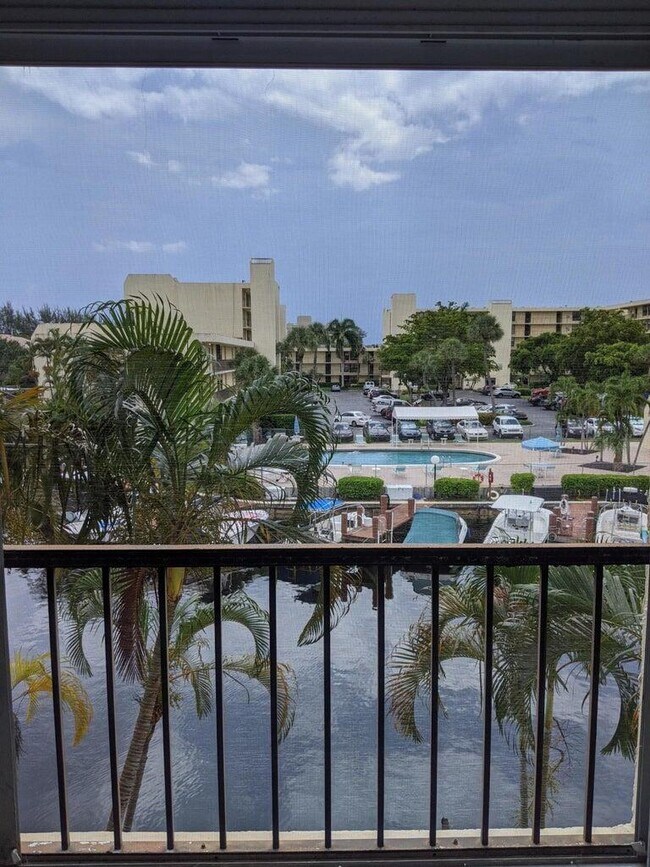 Foto del edificio - 4 Royal Palm Way