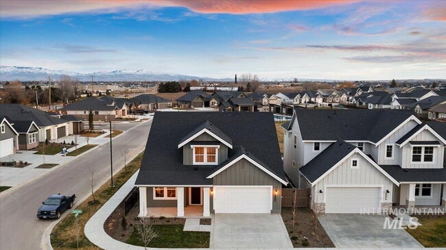 Building Photo - 4880 S Colusa Ave