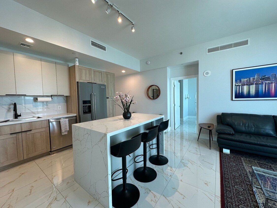 Photo - 950 Brickell Bay Dr (Miami, FL)
