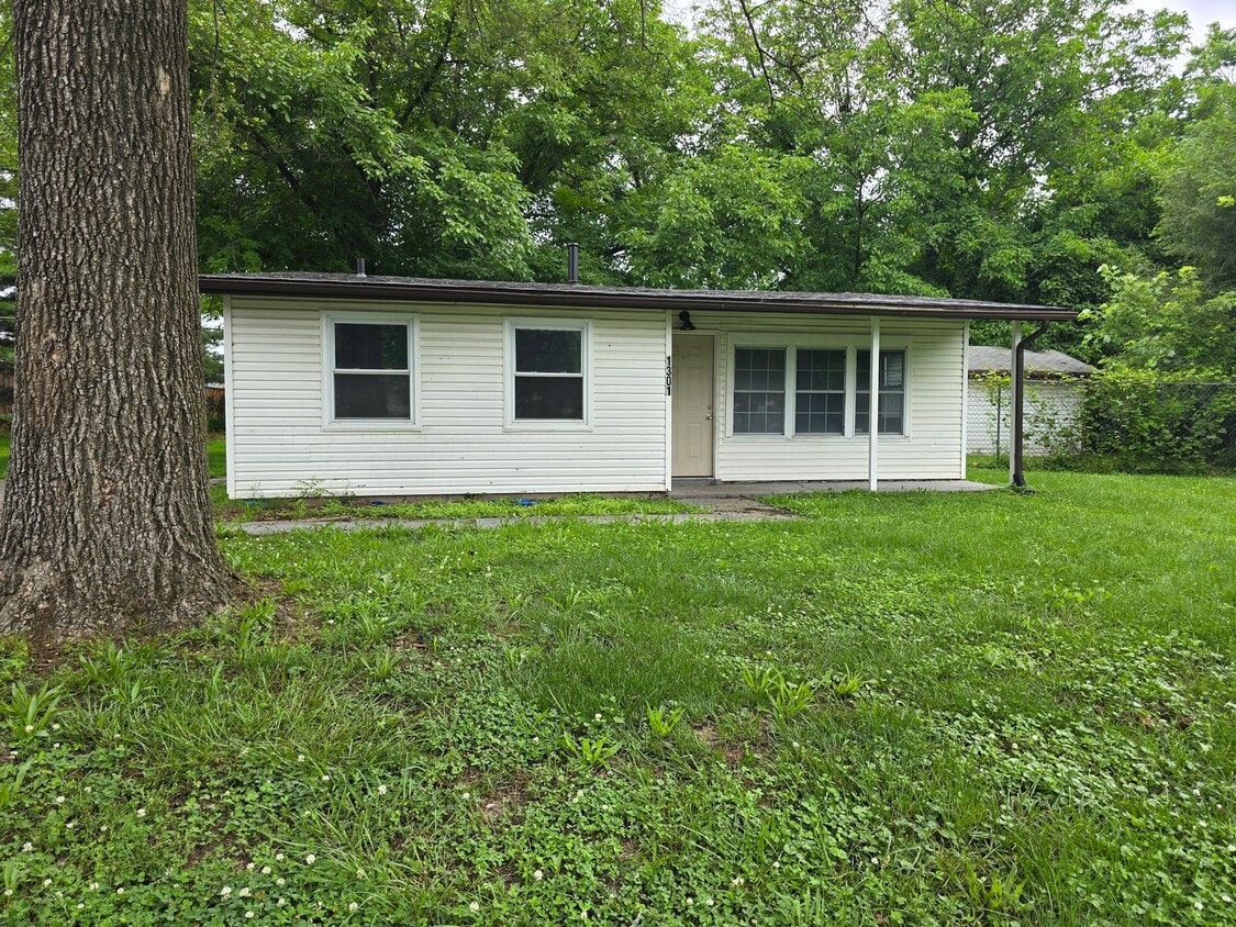 Primary Photo - Super Nice 3BD/1BA Home section 8 Welcomed