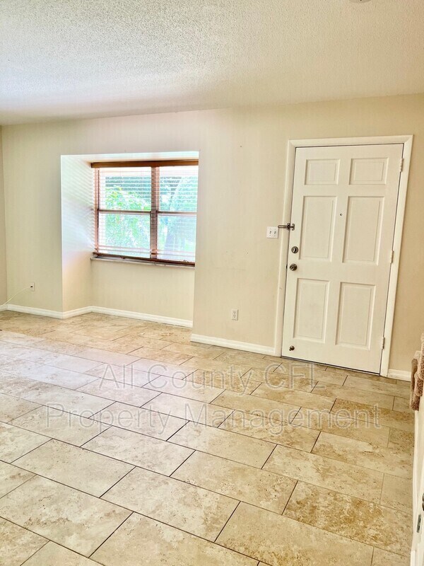 Building Photo - 808 Park Lake Cir