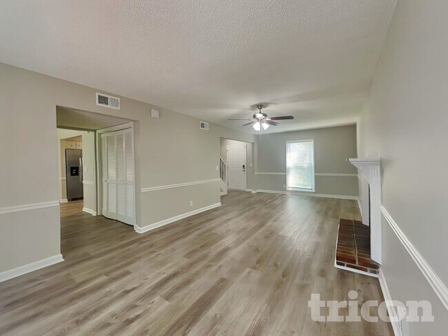 Building Photo - 5029 English Village Dr