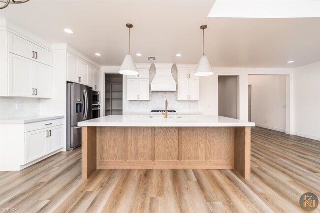 Foto del edificio - 4 br, 3 bath House - 1806 South Roy Court