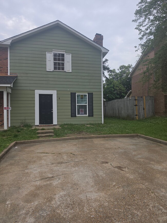 Building Photo - 1701-1702 Jamestown Way