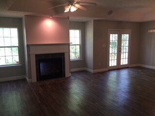 Foto del edificio - 100 Leighton Dr