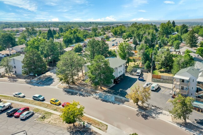 Building Photo - Come Home to Willow Ridge! Excellent Pric...