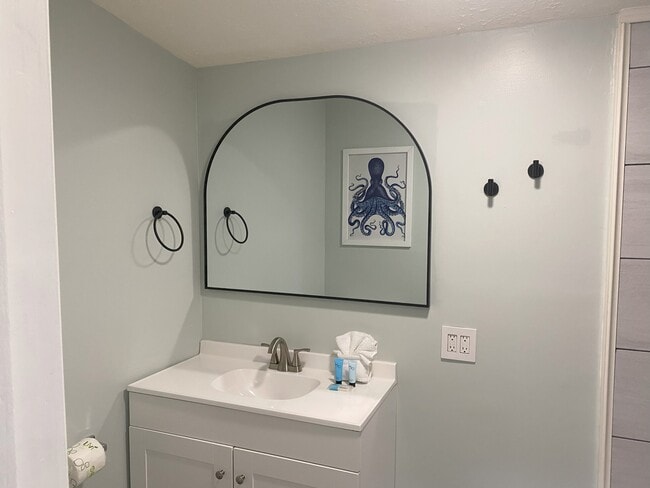 Building Photo - 314 Jasmine Pl