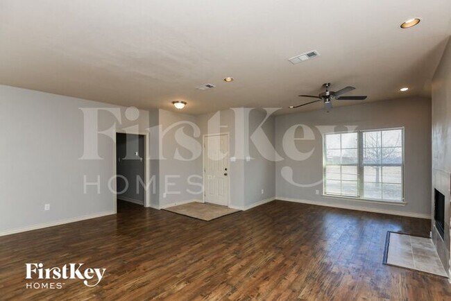 Foto del edificio - 519 Branchwood Dr