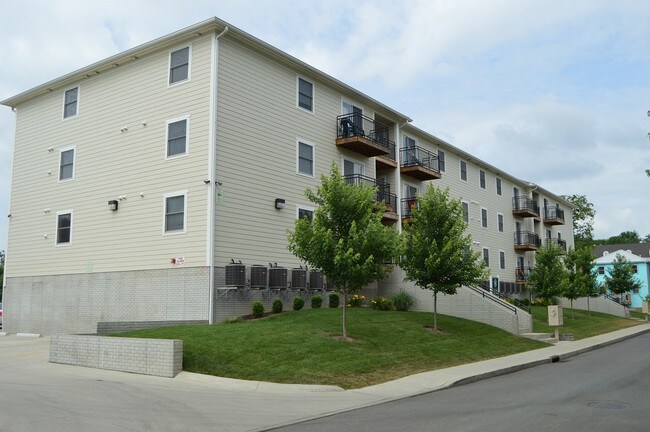 Building Photo - 5 Milliron St