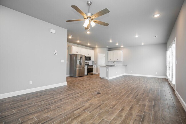 Building Photo - ***2010 Periwinkle Place***