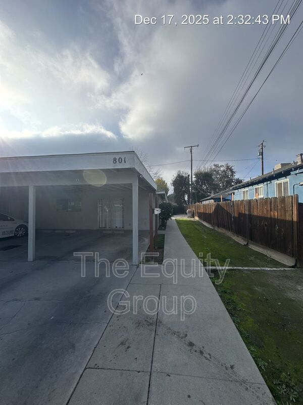 Building Photo - 801 S Conyer St