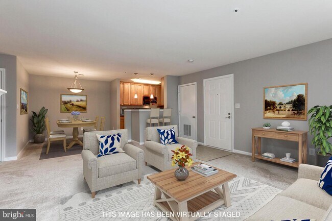 Building Photo - 3176 Summit Square Dr