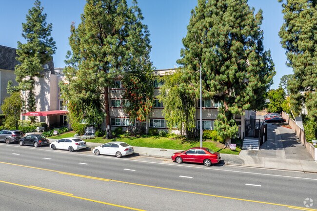 Edificio alternativo - 5405 Lindley Avenue