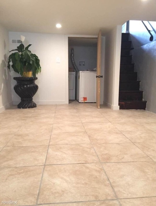 Foto del edificio - 2 br, 1 bath House - 2254 GREENWICH ST