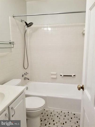 Foto del edificio - Charming 3-Bedroom Rental in Falls Church with 2 Full Baths and Spacious Layout!
