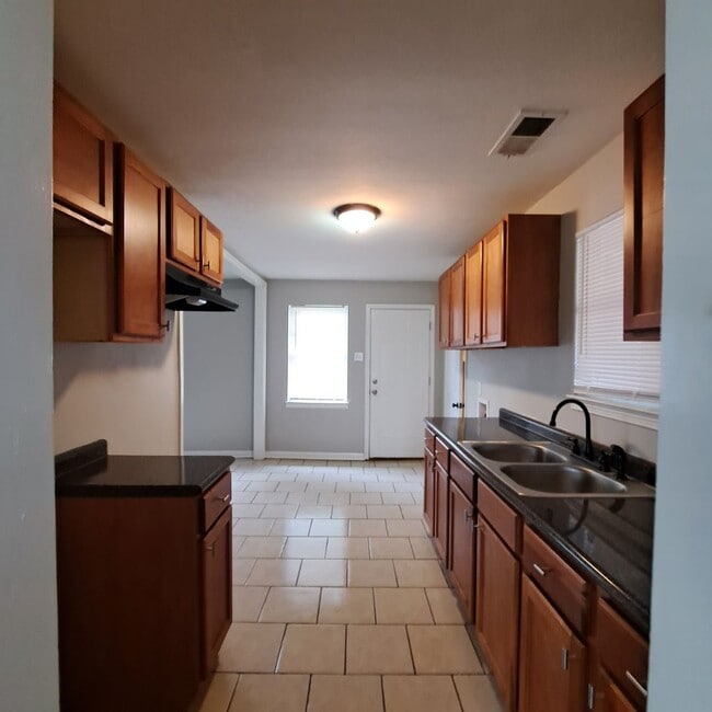 Foto del edificio - 264 E Holmes Rd