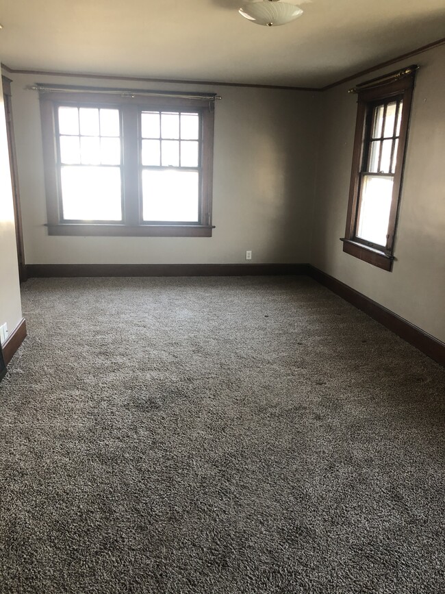 Living room(with small closet) - 1724 S Center St