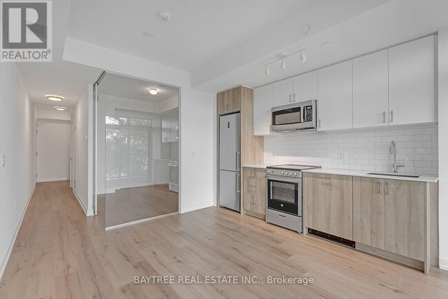 Building Photo - 1195 The Queensway