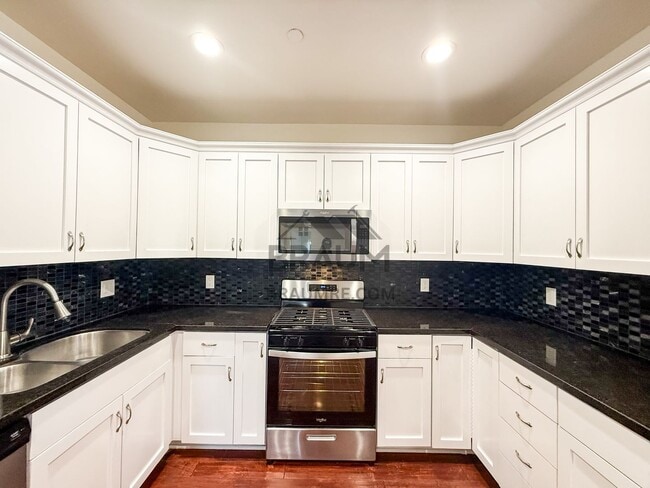 Foto del edificio - 332 S Virgil Ave