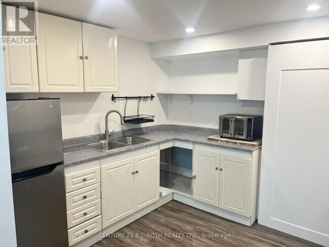 Photo du bâtiment - 60 Shanty Bay Rd