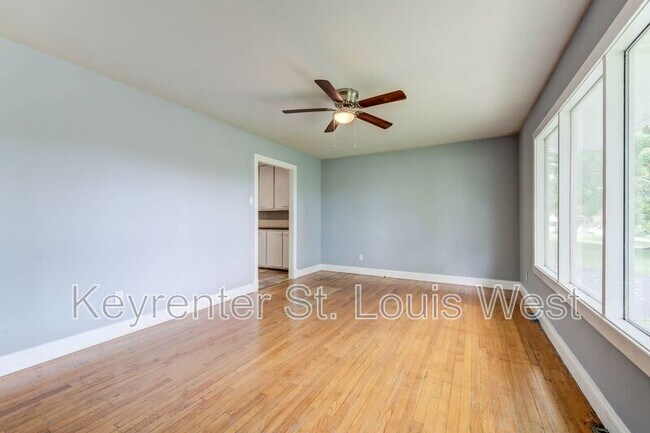 Foto del edificio - 265 W Skyline Dr