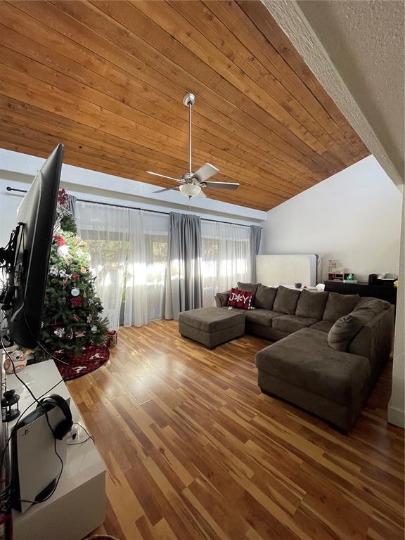 Building Photo - 3318 Camelot Dr
