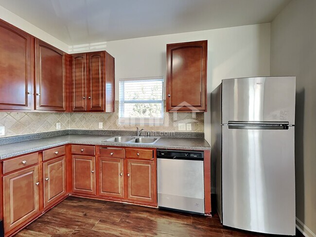 Foto del edificio - 1018 Skillbeck Rd