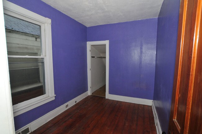 Building Photo - 615 5th Ave