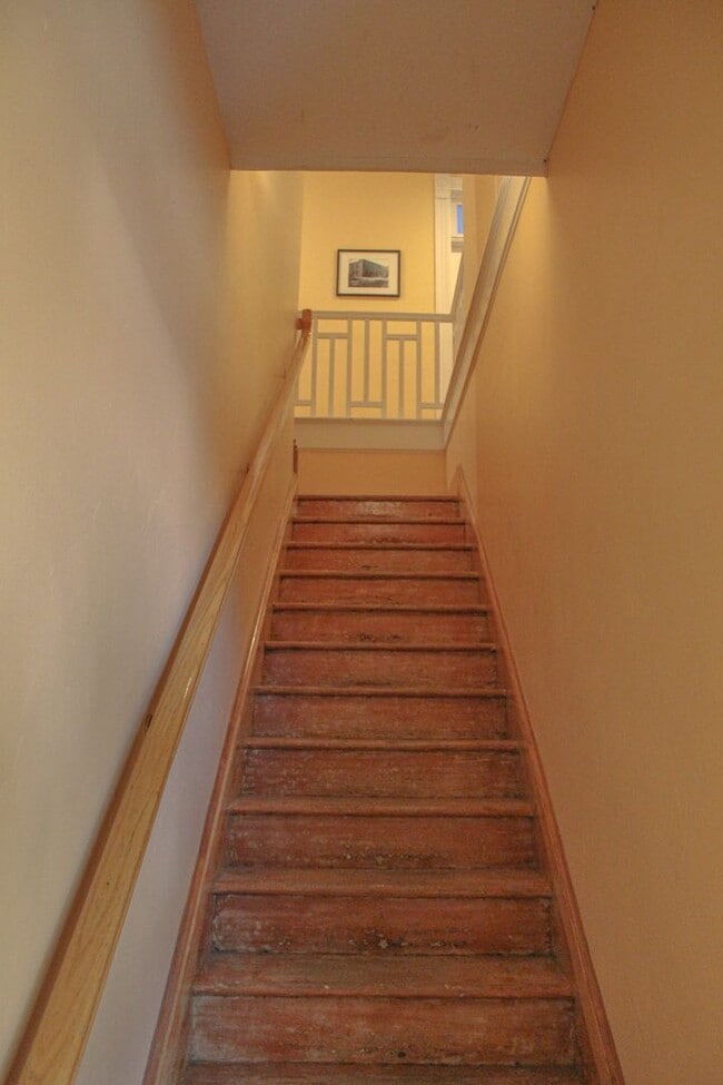 Building Photo - Charming Historic Studio in the Heart of D...