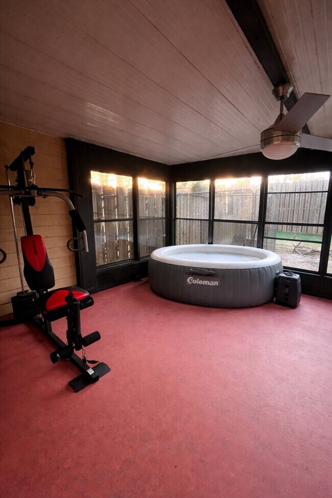 Foto del edificio - 3003 Creek View Ct