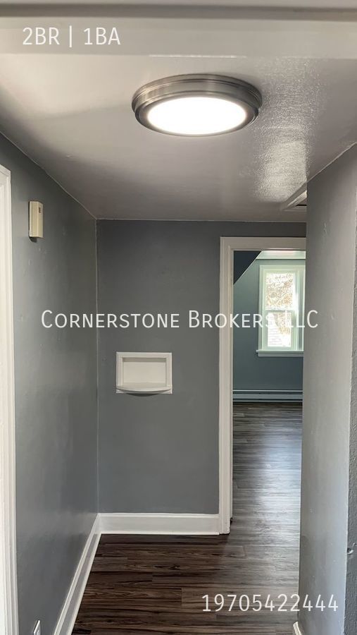Building Photo - NEWLY RENOVATED APARTMENT!