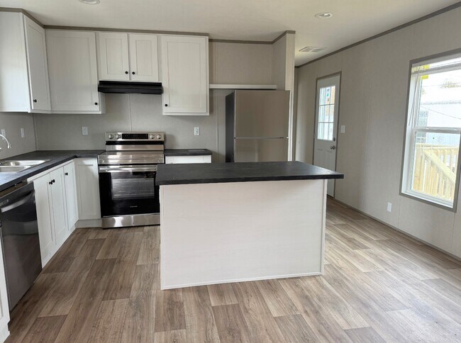 Foto del edificio - 563 Travis Wy