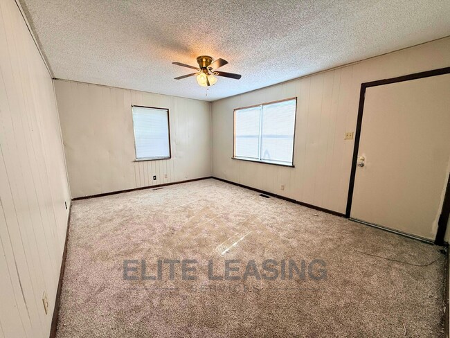 Foto del edificio - 2 Bedrooms | 1 Bathroom | Partial Fenced Yard