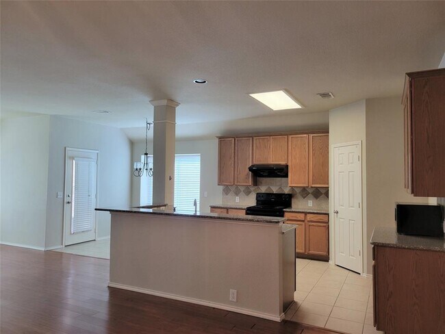 Foto del edificio - 8233 Livingston Ln