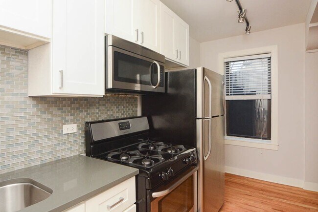 Foto del edificio - 2424 N Kedzie Blvd