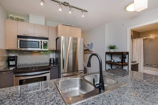 Building Photo - 2233-2233 McKenzie Rd