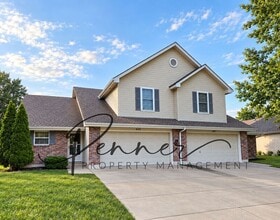 Building Photo - 405 SW Hoke Ln