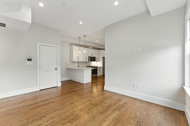 Building Photo - 64 Gove St