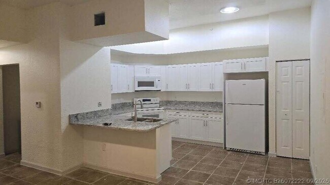 Building Photo - 2801 Riverside Dr