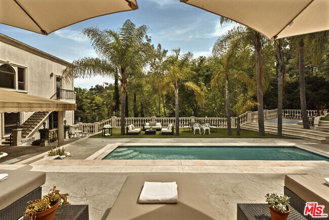 Foto del edificio - 3780 1/2 Multiview Dr