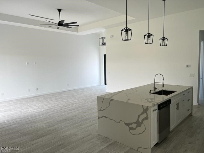 Foto del edificio - 345 Diplomat Pkwy E