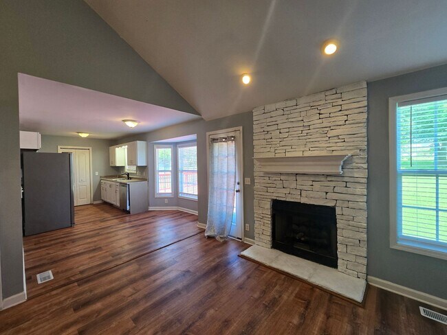 Foto del edificio - Welcome to Your Next Chapter of Cozy Quirk...