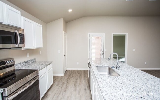 Foto del edificio - 2005 Kenwood Ave