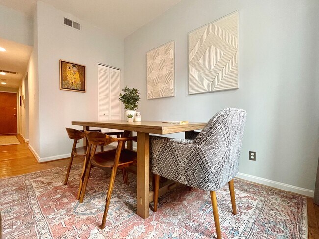 Foto del edificio - Beautiful Dupont 1Br w/ Historic Charm, 97 Walkscore!