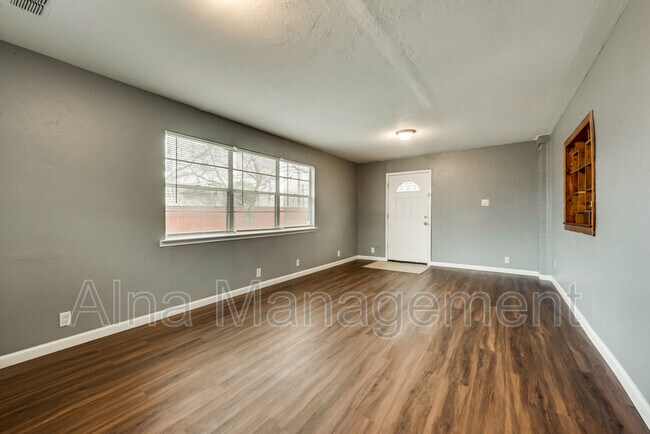 Building Photo - 3715 Maxwell Ct