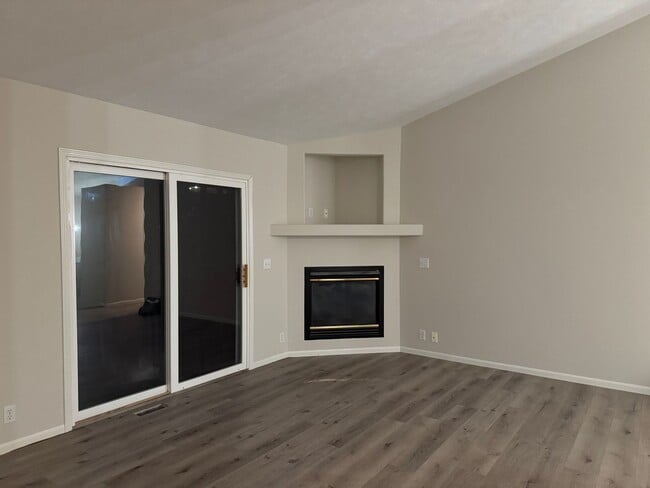 Foto del edificio - Move-In Ready 3-Bedroom Home with New Flooring & Fenced Yard