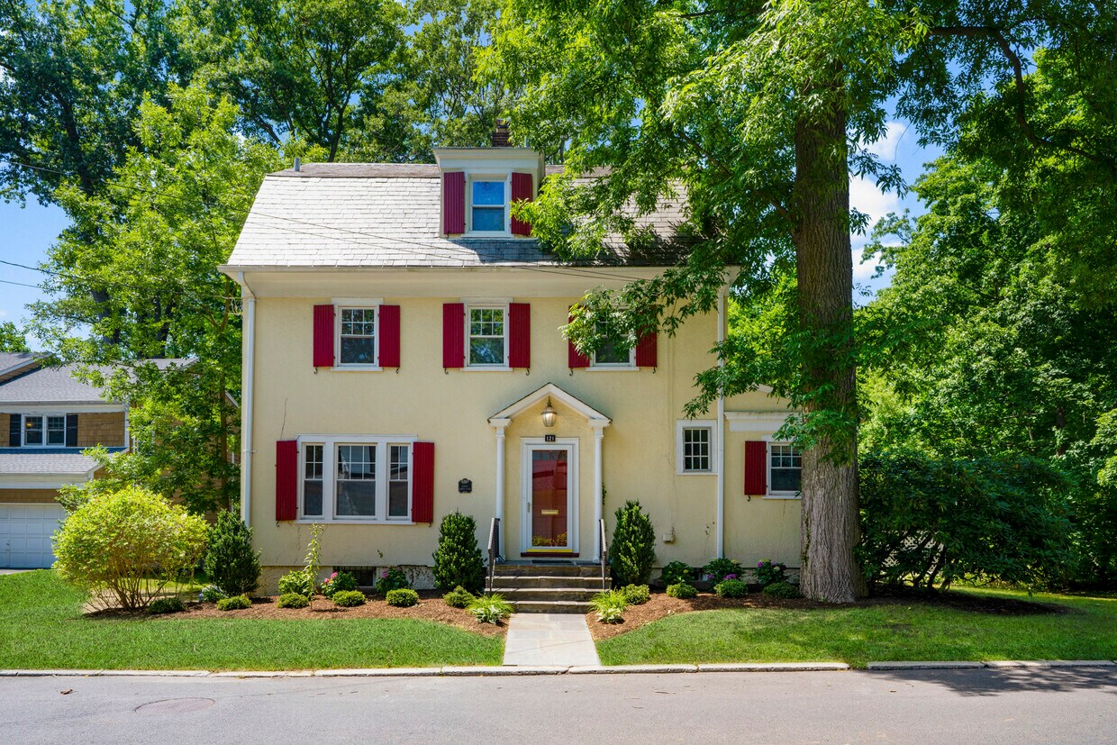Photo - 121 Walworth Ave (Scarsdale, NY)