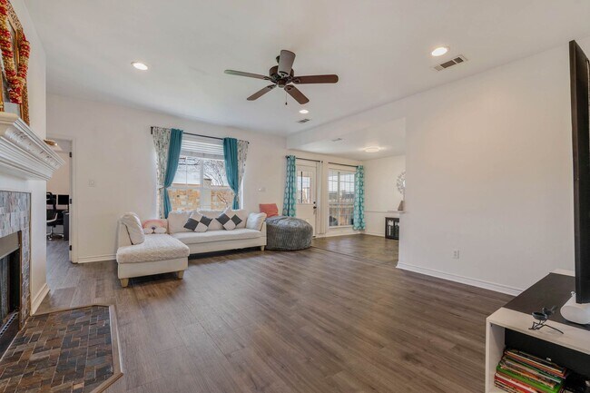 Foto del edificio - Beautiful 3/2 House in Edelweiss Estates! ...