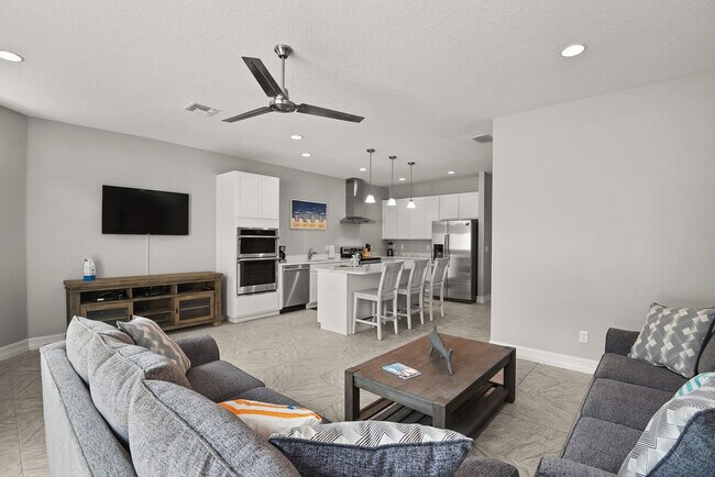 Building Photo - 132 Mediterranean Way